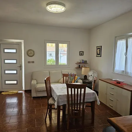 Semesterbostad House Kucica Uz Trogir