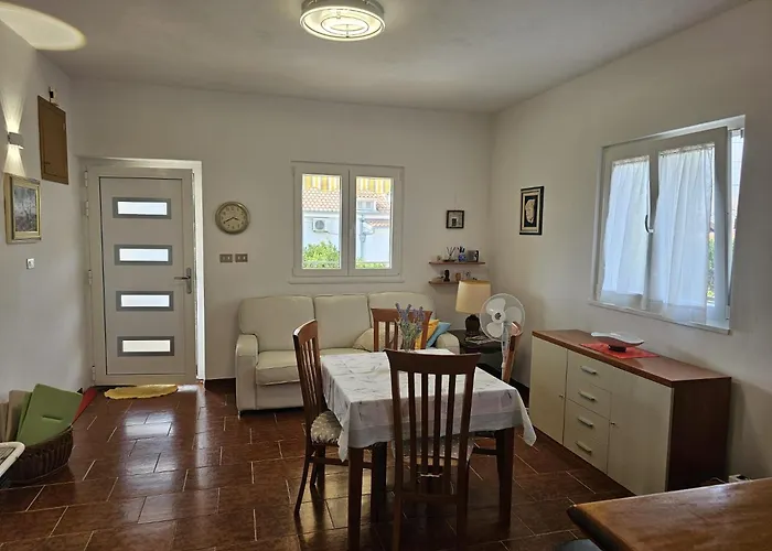 Semesterbostad House Kucica Uz Trogir